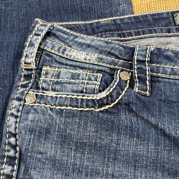 SILVER 'Twisted' Woman's Boot Cut Low-Rise Distressed Jeans W30/L35 - Picture 2 of 11